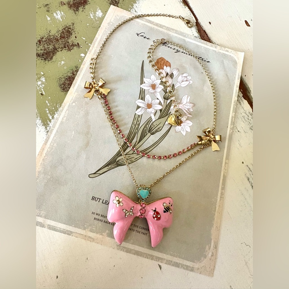 EUC RARE HTF Betsey Johnson Vintage Pink Bow Necklace - Picture 3 of 7